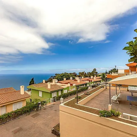 Daire Ocean Views - Private Terrace + Wifi