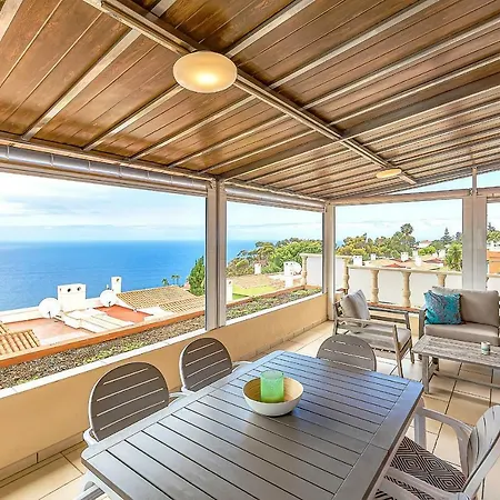 Ocean Views - Private Terrace + Wifi Daire